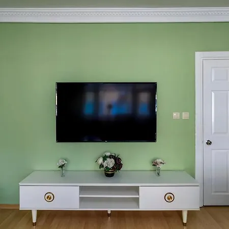 Sehir Merkezinde Muhtesem Manzarali 4 Odali Appartement