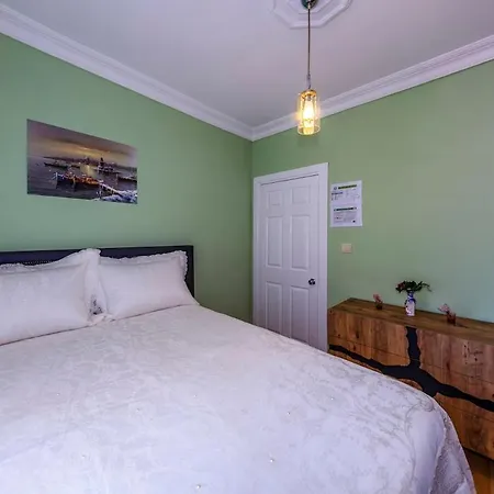 Sehir Merkezinde Muhtesem Manzarali 4 Odali Appartement *