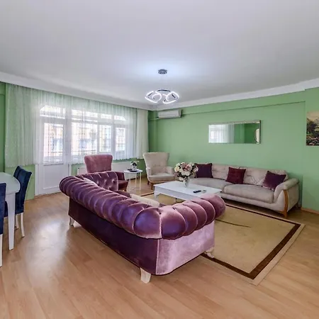 Sehir Merkezinde Muhtesem Manzarali 4 Odali Appartement